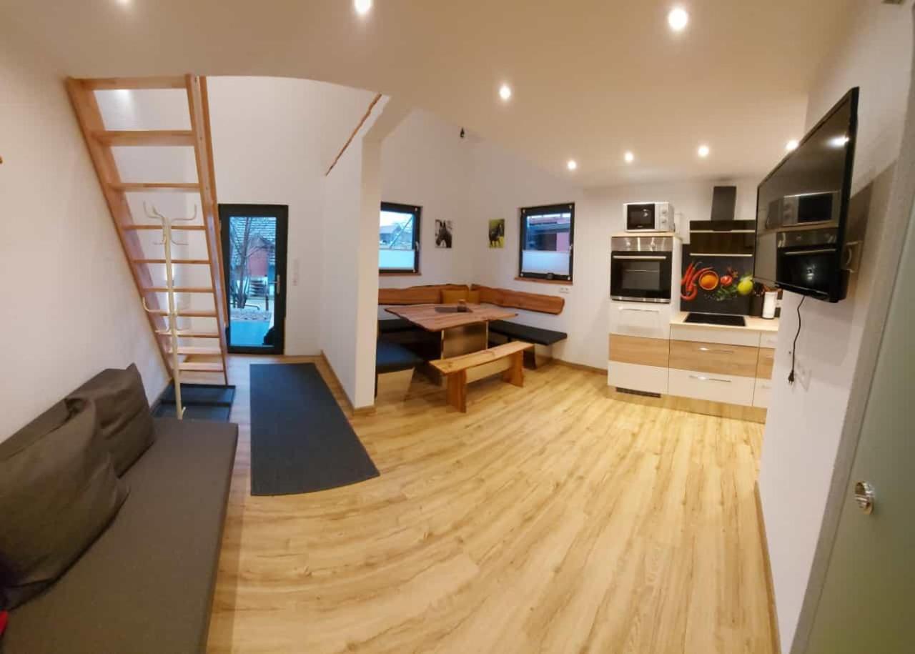 Ferienhaus: Mitten Auf Dem Reiterhof Öhringen Eksteriør bilde